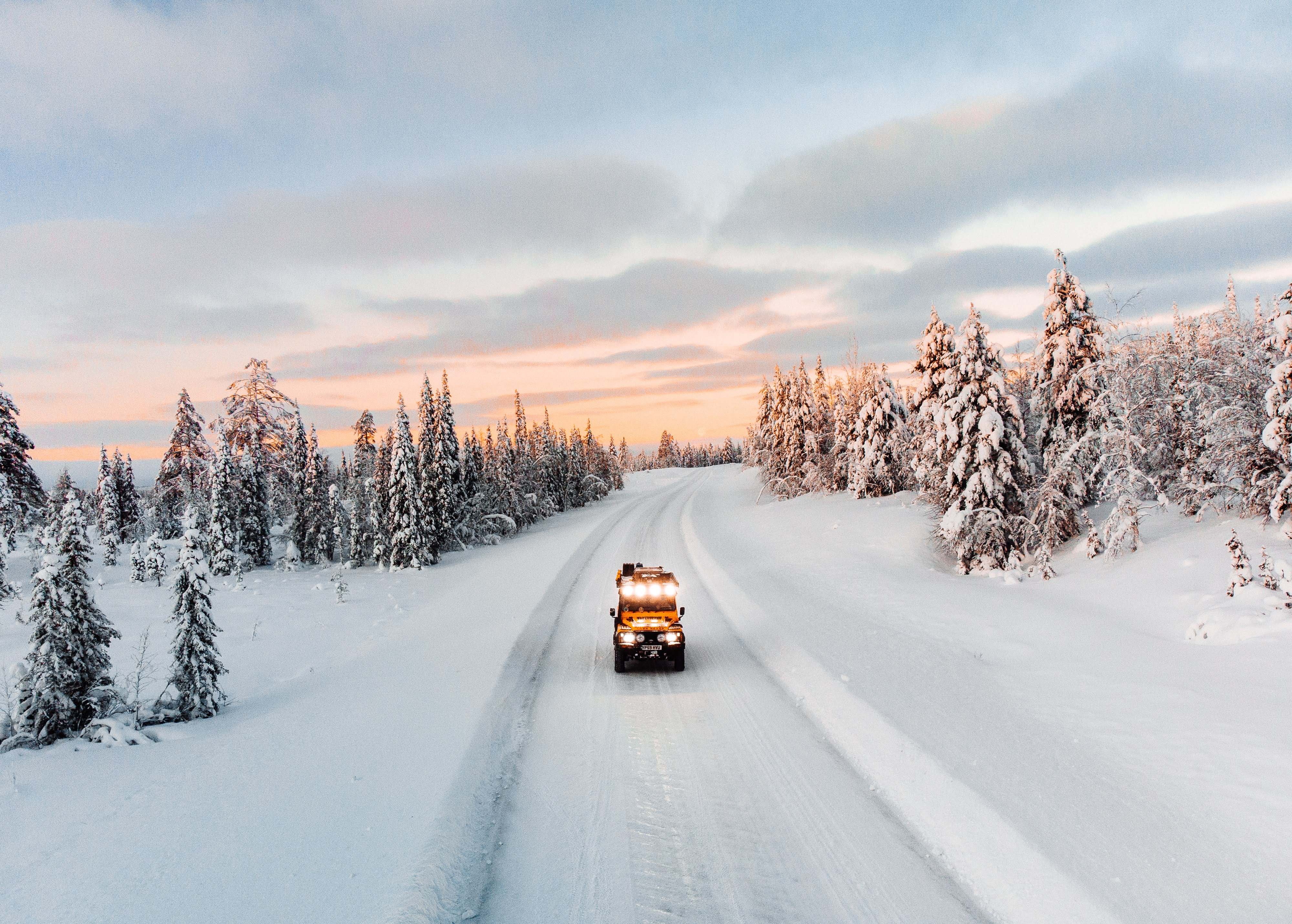 Traveling in Extreme Conditions: Staying Powered in the Heat and Cold 